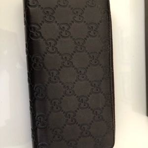 Gucci Bags - Gucci GG zipper wallet Gucci Bags - Gucci GG zipper wallet